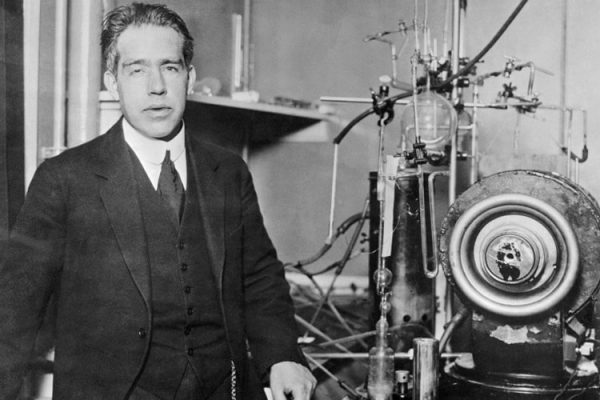 Modelo atómico de Bohr: explicación y postulados