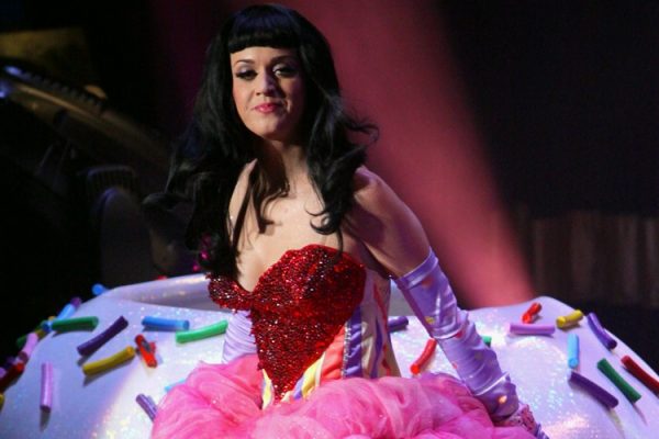 Katy Perry interpretando Waking Up In Vegas